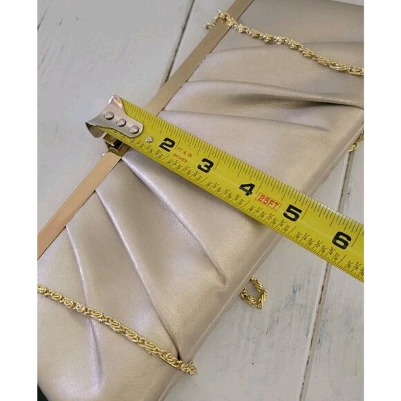 Jessica McClintock Gold Handbag Purse Chain Vegan Leather Clutch Prom Wedding - Picture 6 of 13